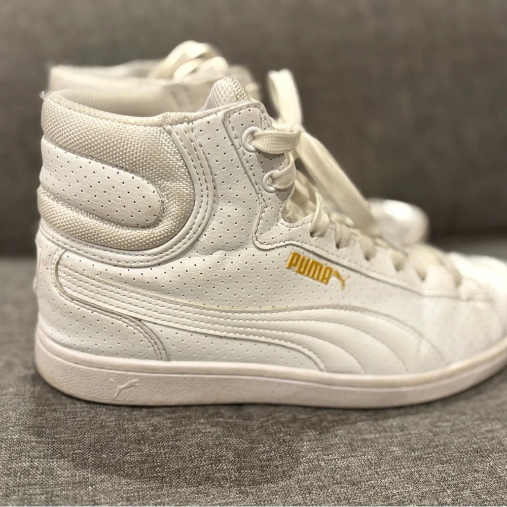 Women’s Puma white vikky mid high top 8.5 shoe. - Picture 8 of 8